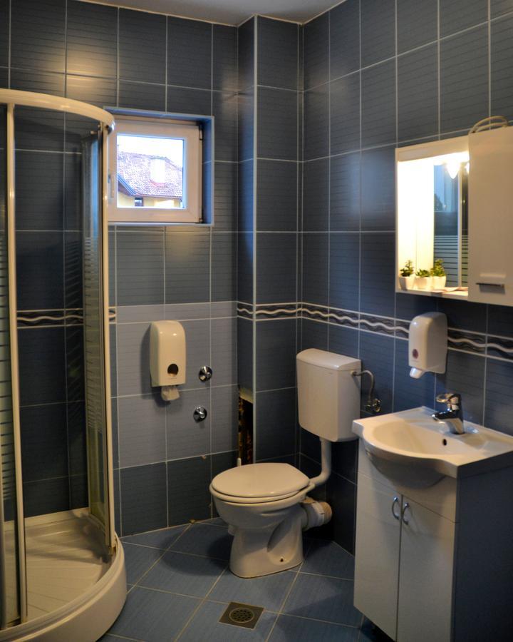 Hotel Victoria Lukavica Εξωτερικό φωτογραφία