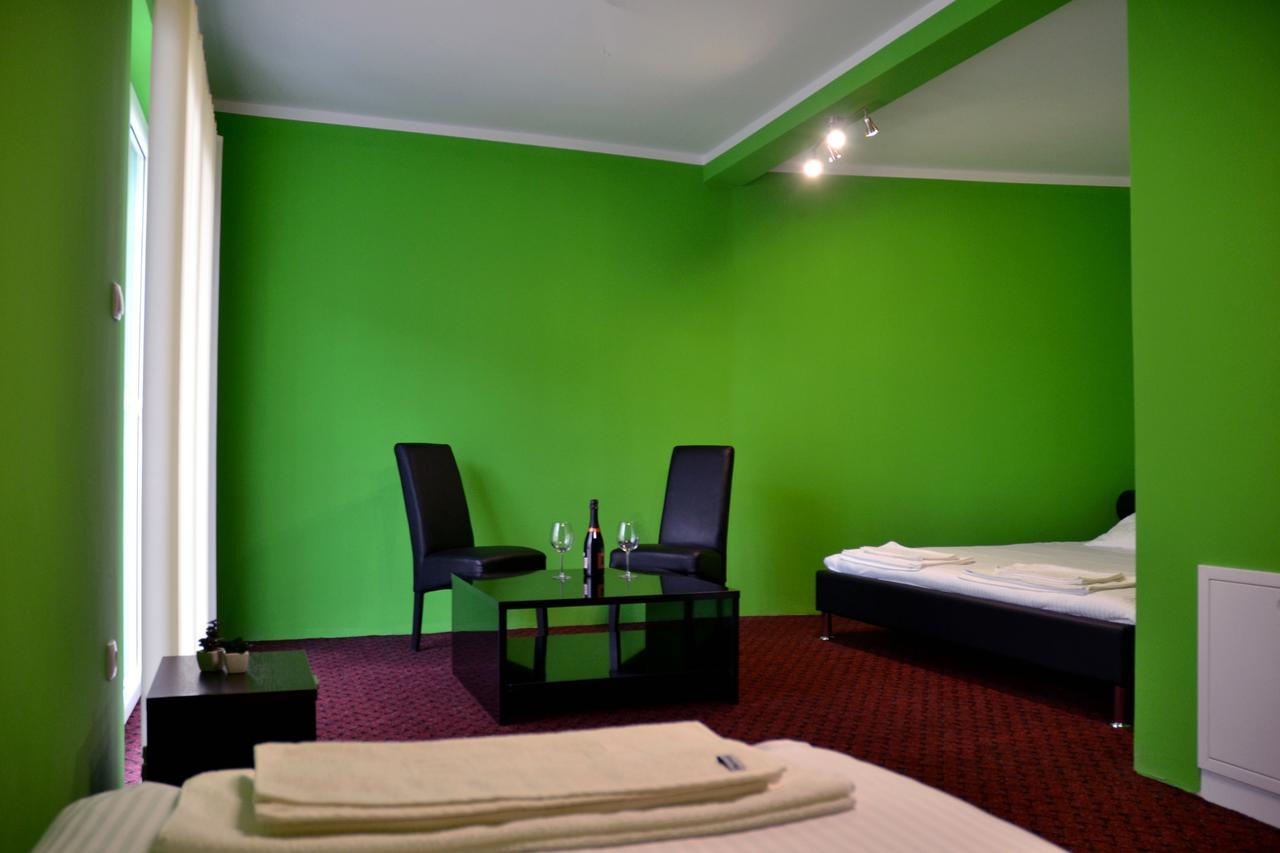 Hotel Victoria Lukavica Εξωτερικό φωτογραφία
