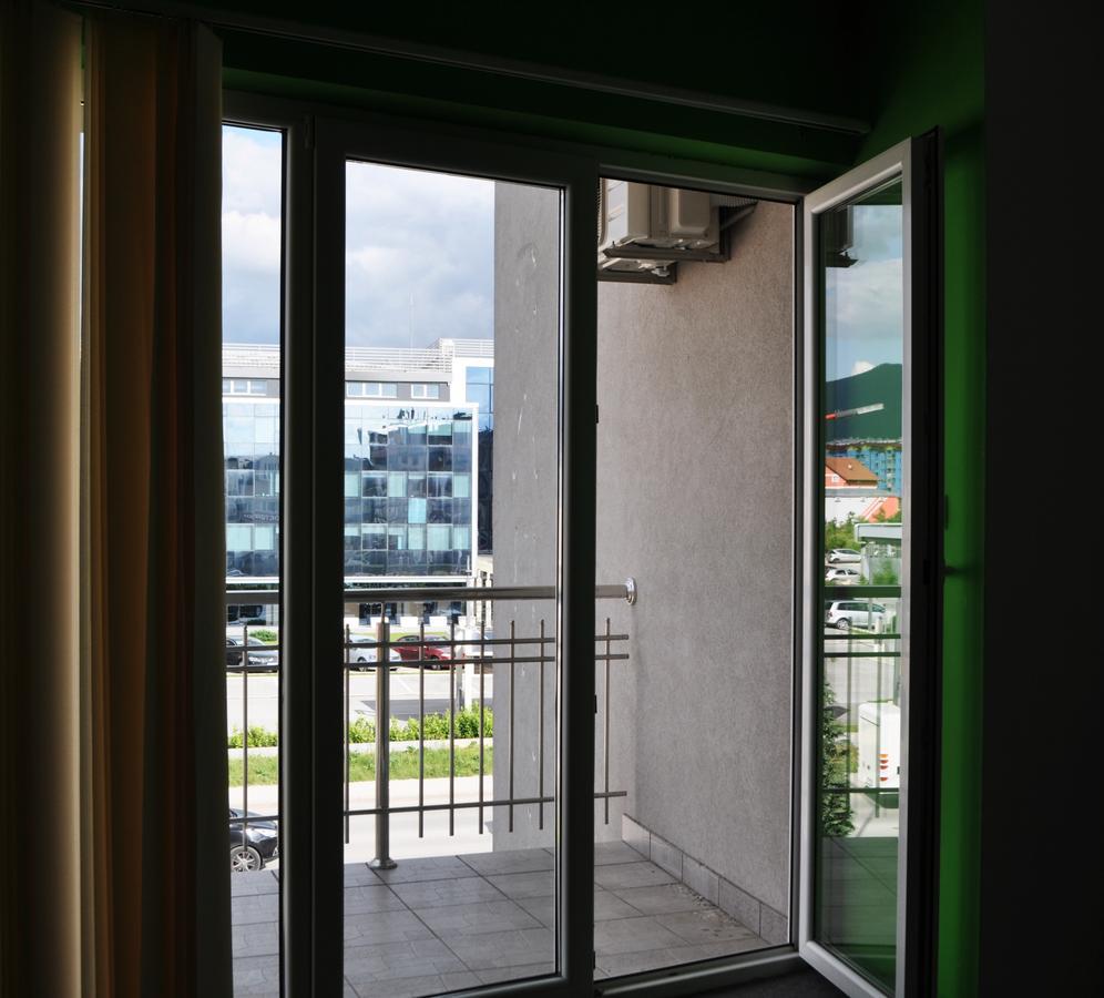 Hotel Victoria Lukavica Εξωτερικό φωτογραφία